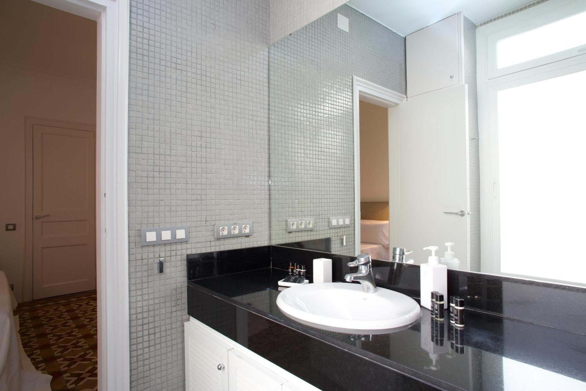 The Claris Suites I Barcelona Exterior foto
